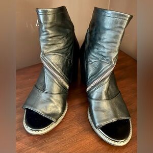 SUMMIT WHITE MOUNTAIN
WOMENS BOOTIES
SIZE 6.0